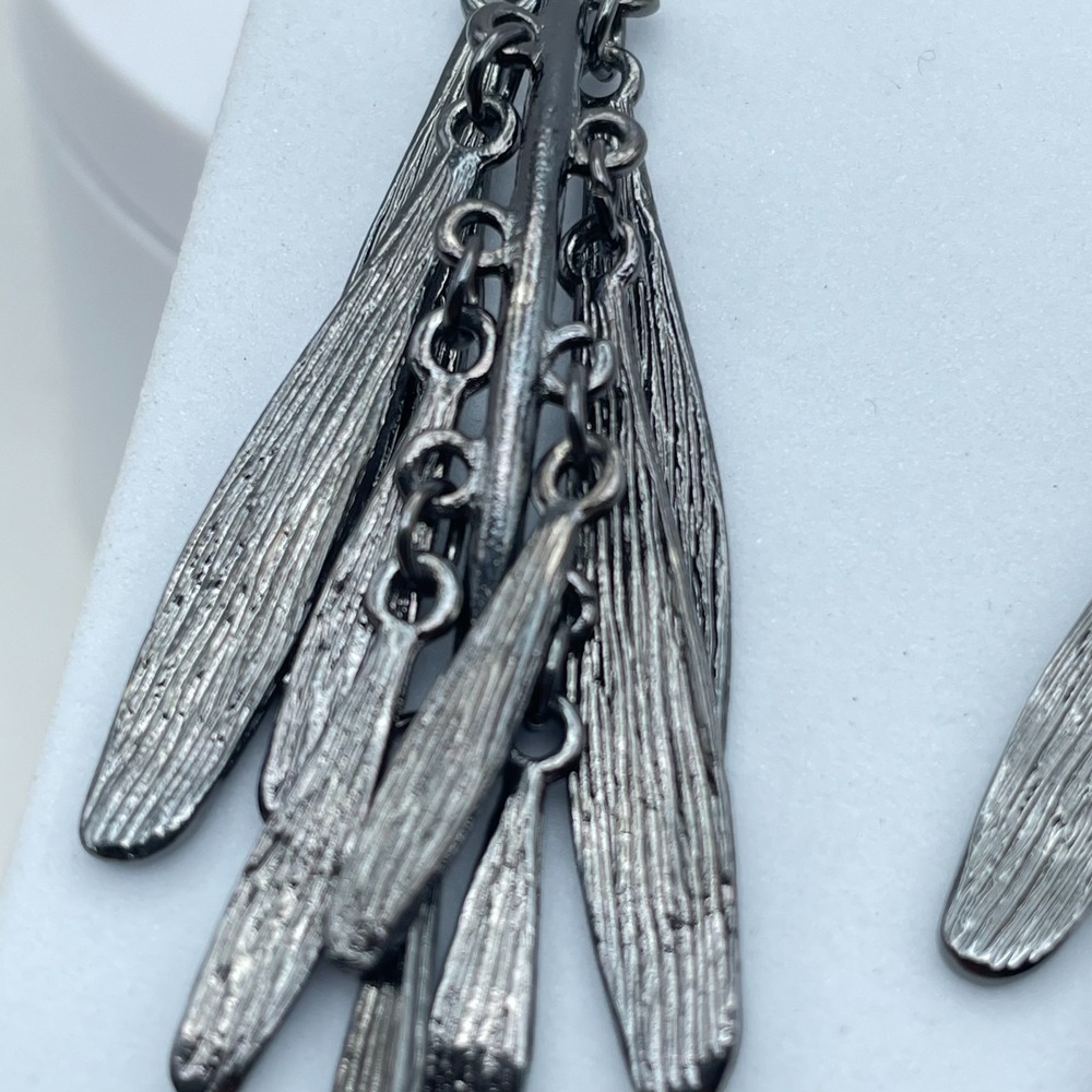Vintage 90s Gunmetal Fringe Dangle Earrings Textured Leaf Tassel Women's Jewelry - Picture 6 of 8